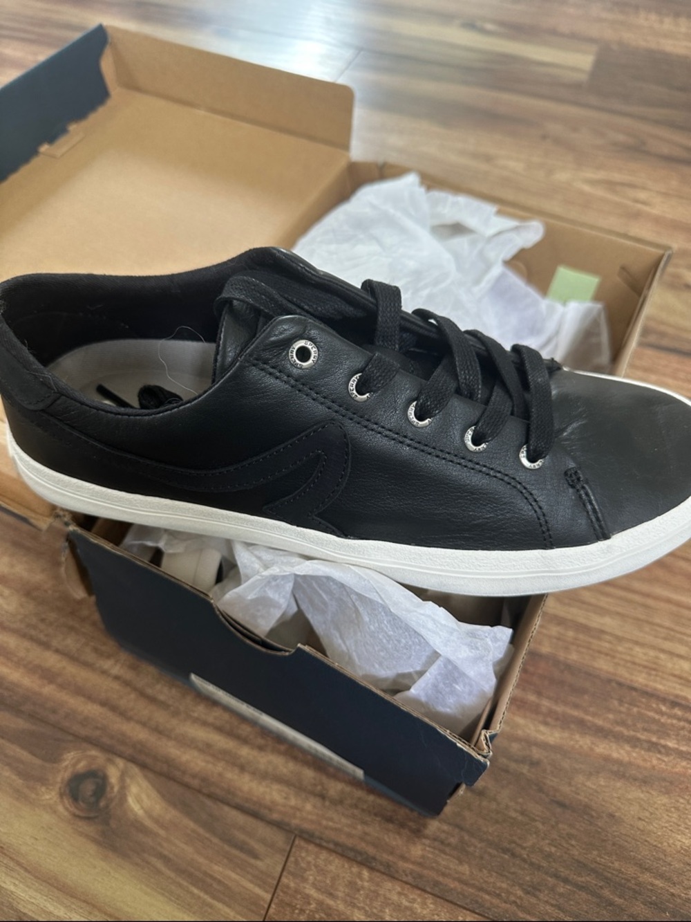 Sperry Black Low-Top Sneakers with White Sole women’s 9.5
